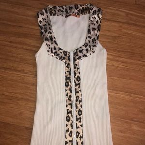 Cute Tight zip up cheetah print top